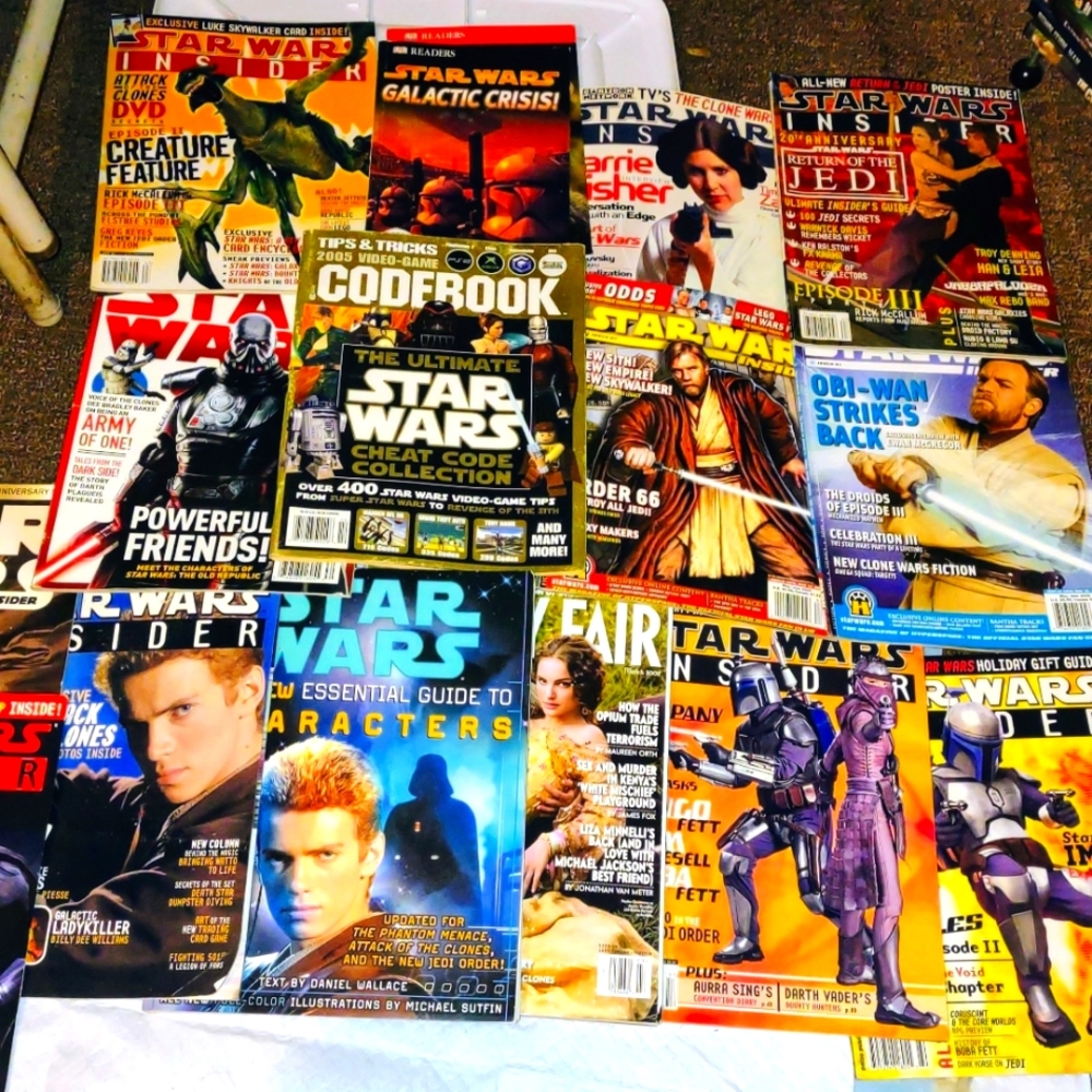 17 Star Wars Magazines collection. 2 Reader books comes with this lot.